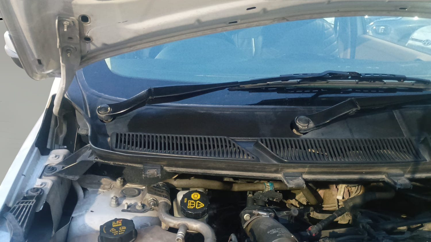 Used 2016 Ford Figo Aspire Trend 1.5 TDCi Diesel Manual engine ENGINE RIGHT SIDE HINGE & APRON VIEW