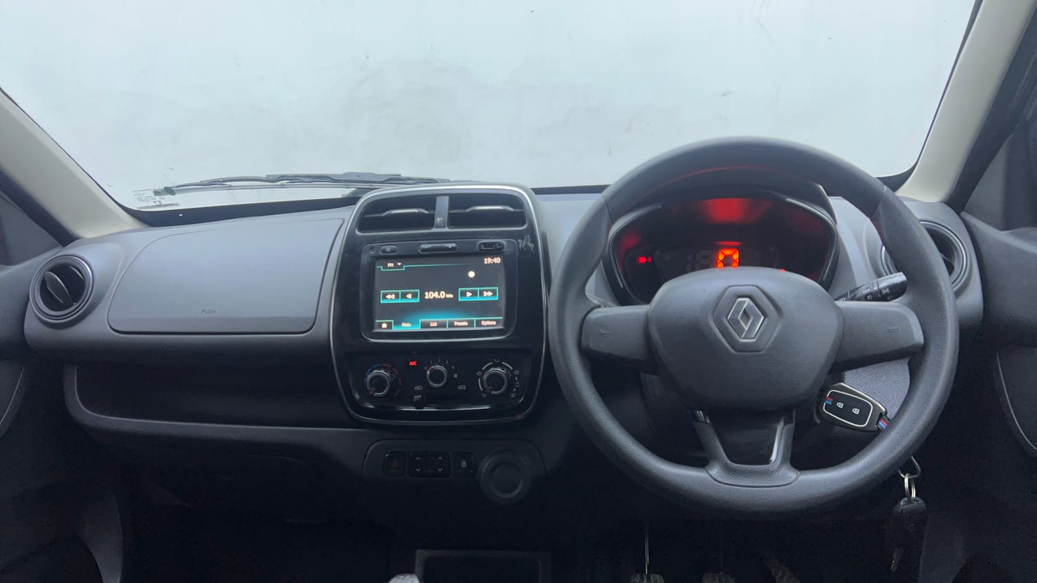 Used 2017 Renault Kwid 1.0 RXT Petrol Manual interior DASHBOARD VIEW