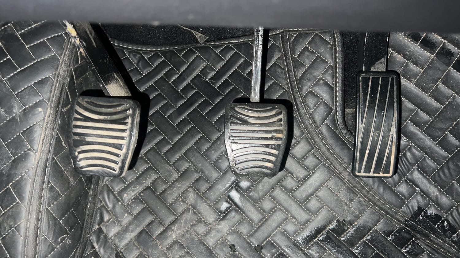 Used 2025 Mahindra XUV700 AX5 Petrol MT 7 STR Petrol Manual interior PEDALS VIEW