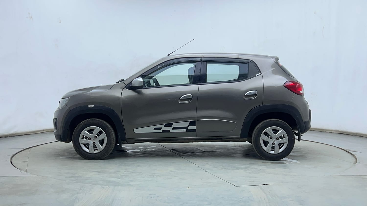 Used 2017 Renault Kwid 1.0 RXT Petrol Manual exterior LEFT SIDE VIEW