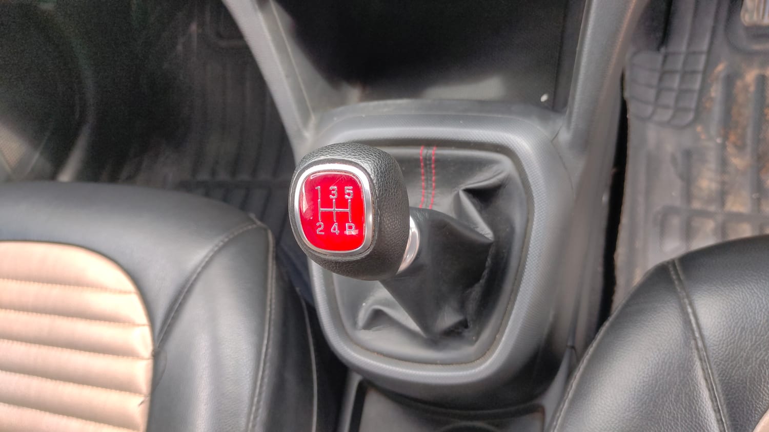 Used 2018 Hyundai Grand i10 Sportz 1.2 Kappa VTVT Dual Tone Petrol Manual interior GEAR  KNOB VIEW