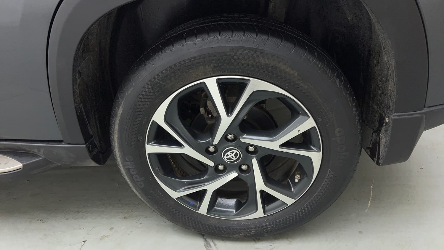 Used 2024 Toyota Urban Cruiser Hyryder V Hybrid Hybrid Automatic tyres LEFT REAR TYRE RIM VIEW