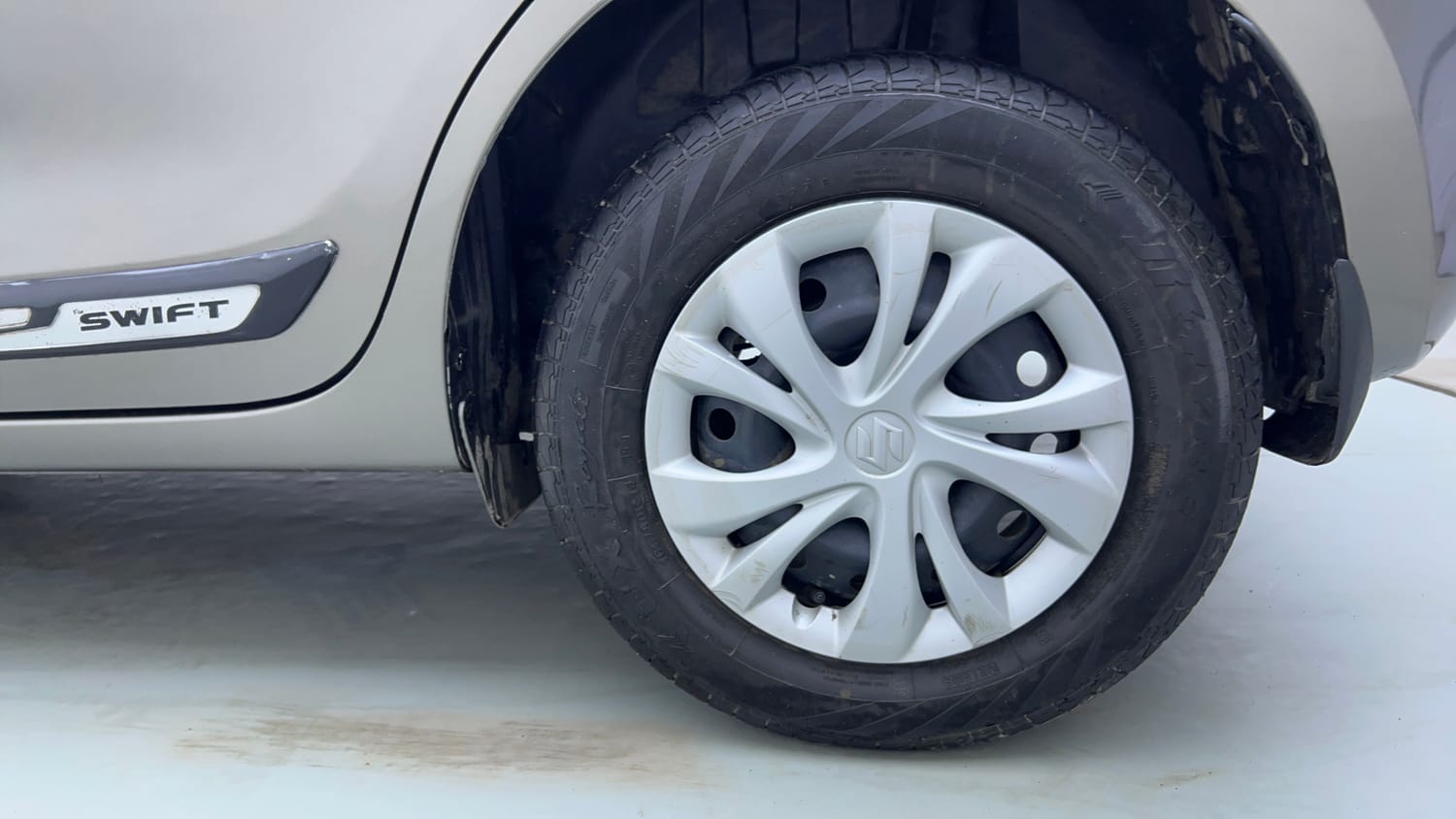 Used 2022 Maruti Suzuki Swift VXi Petrol Manual tyres LEFT REAR TYRE RIM VIEW