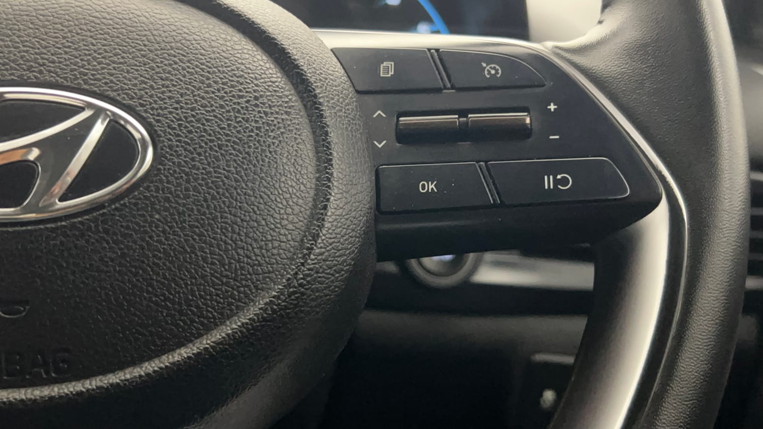 Used 2022 Hyundai New i20 Asta (O) 1.2 MT Petrol Manual top_features Cruise control