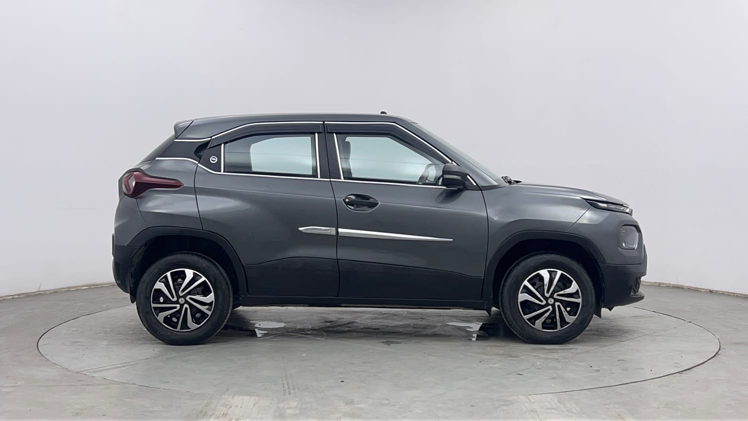 Used 2023 Tata Punch Pure MT Petrol Manual exterior RIGHT SIDE VIEW