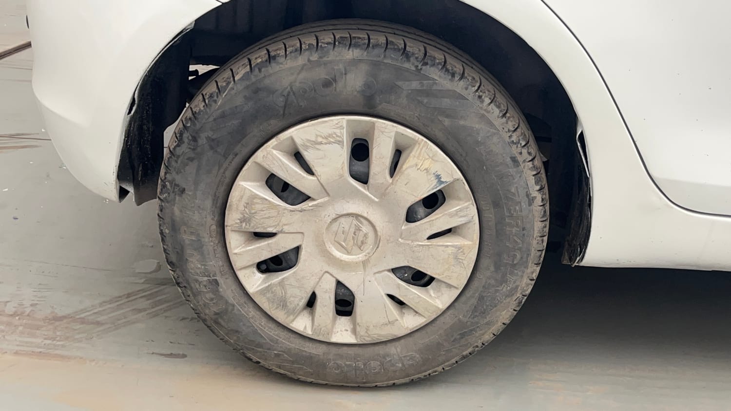 Used 2015 Maruti Suzuki Swift VXi Petrol Manual tyres RIGHT REAR TYRE RIM VIEW