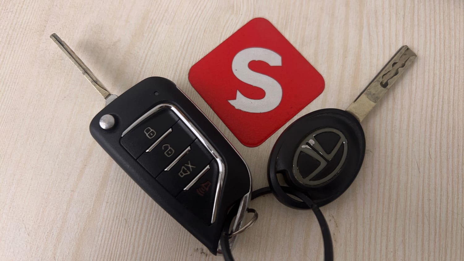Used 2020 Tata Altroz XM Petrol Petrol Manual extra CAR KEY VIEW