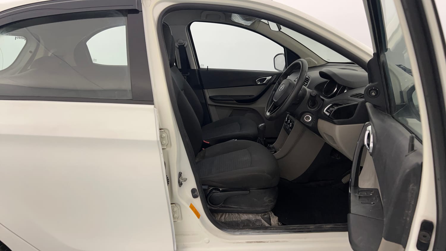 Used 2018 Tata Tiago Revotron XZ Plus Petrol Manual interior RIGHT SIDE FRONT DOOR CABIN VIEW