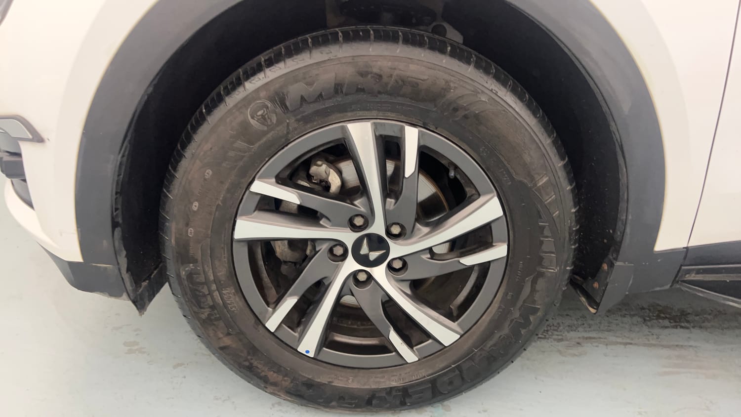 Used 2025 Mahindra XUV700 AX5 Petrol MT 7 STR Petrol Manual tyres LEFT FRONT TYRE RIM VIEW