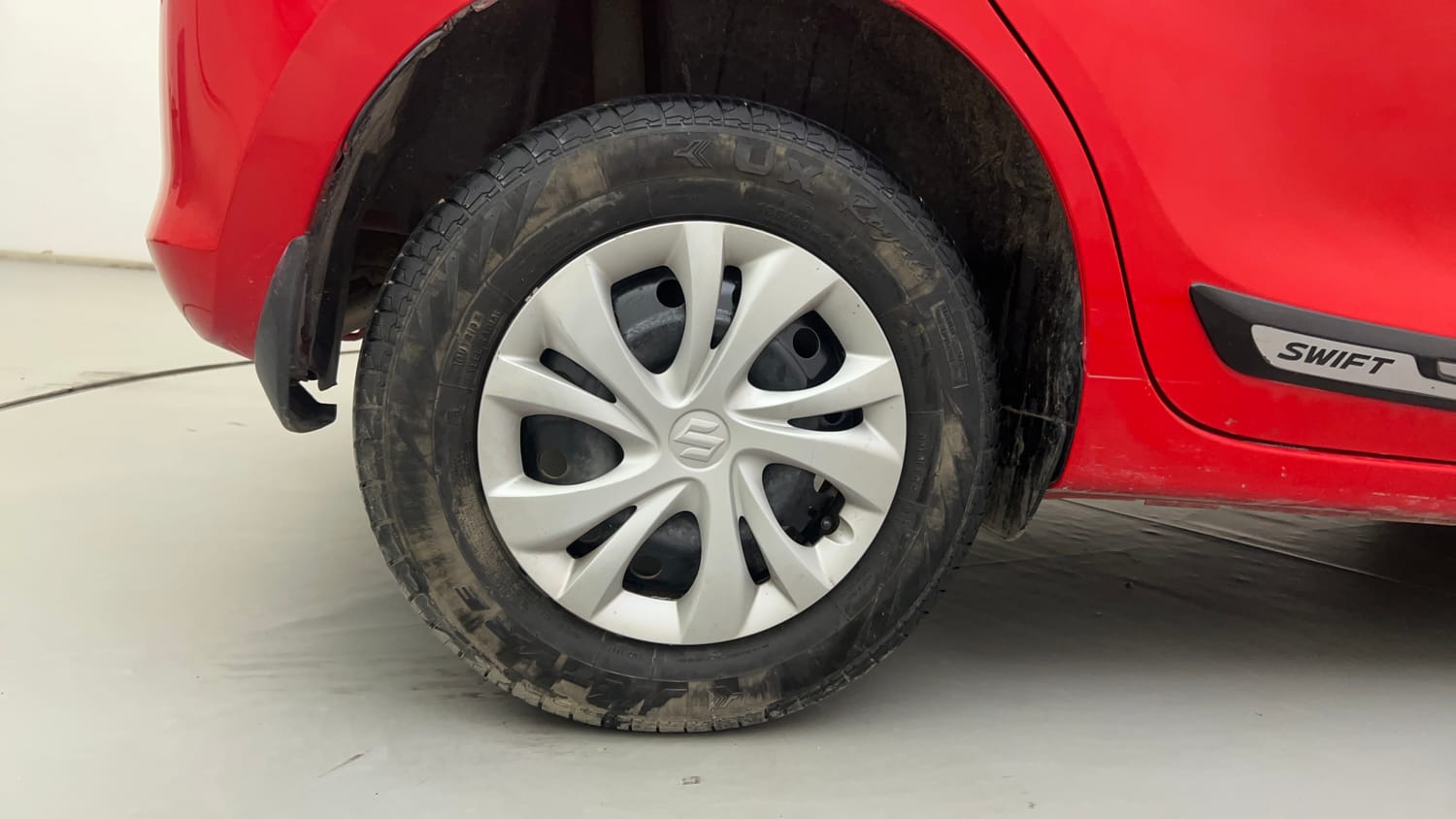 Used 2023 Maruti Suzuki Swift VXi Petrol Manual tyres RIGHT REAR TYRE RIM VIEW