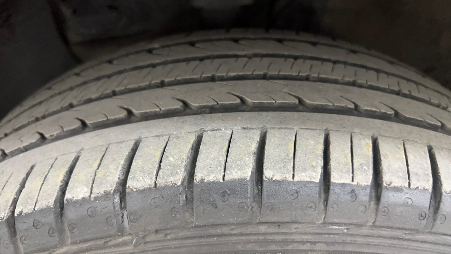 Used 2015 Hyundai Elite i20 Asta 1.2 Petrol Manual tyres LEFT FRONT TYRE TREAD VIEW