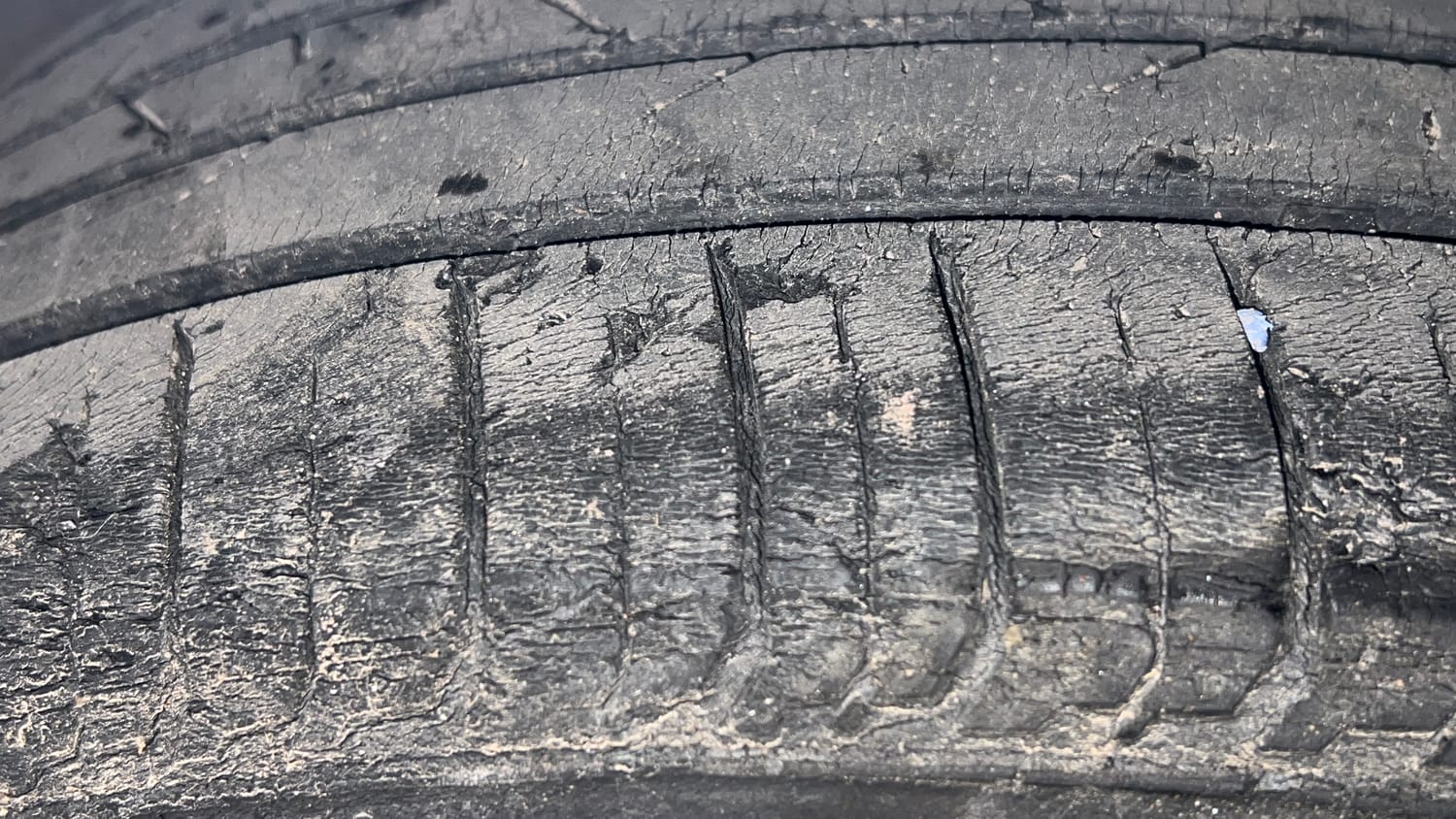 Used 2015 Maruti Suzuki Ciaz ZDi+ SHVS Diesel Manual tyres LEFT REAR TYRE TREAD VIEW