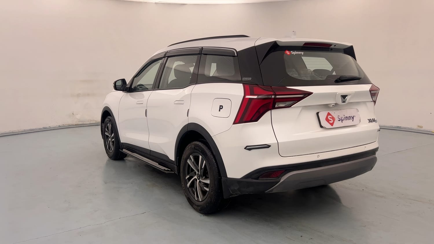 Used 2025 Mahindra XUV700 AX5 Petrol MT 7 STR Petrol Manual exterior LEFT REAR CORNER VIEW