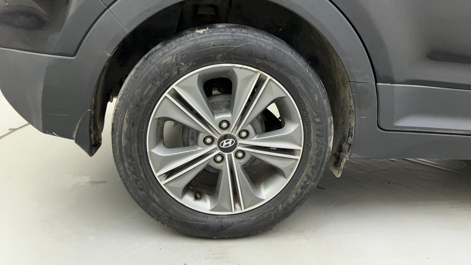 Used 2017 Hyundai Creta 1.6 SX Plus AT Petrol Petrol Automatic tyres RIGHT REAR TYRE RIM VIEW