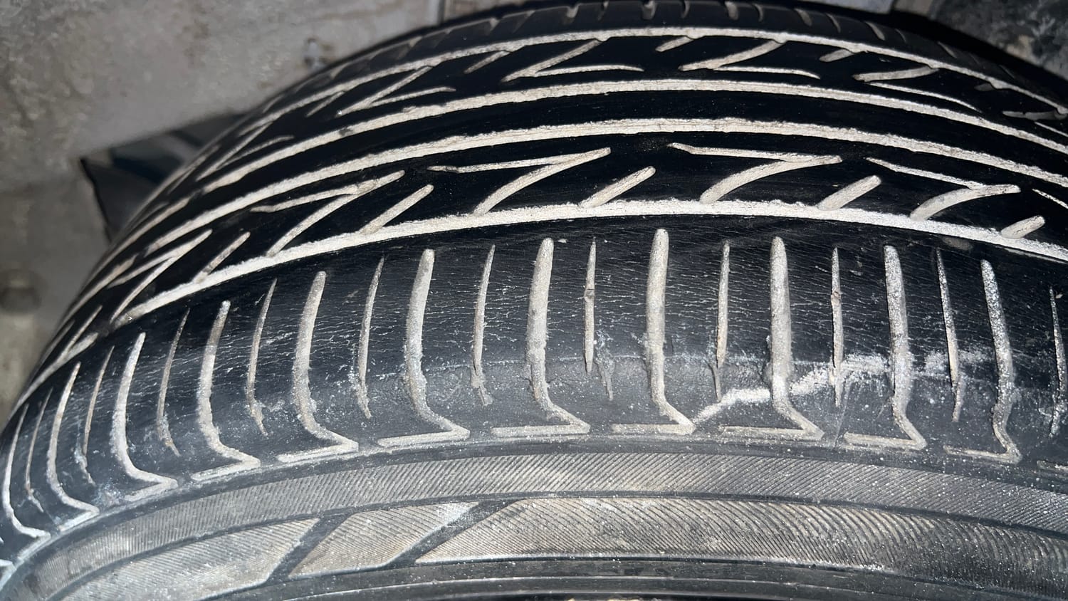 Used 2018 Hyundai Elite i20 Sportz 1.2 Petrol Manual tyres LEFT REAR TYRE TREAD VIEW