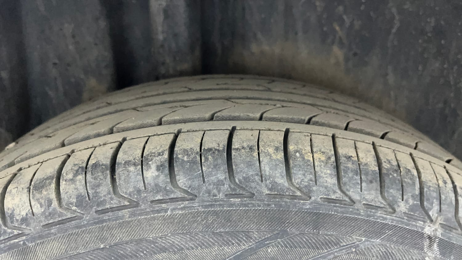 Used 2017 Volkswagen Polo Highline1.5L (D) Diesel Manual tyres RIGHT REAR TYRE TREAD VIEW