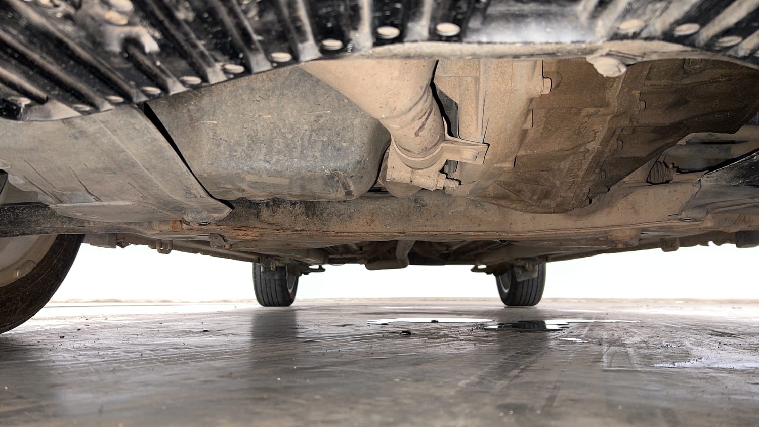 Used 2015 Maruti Suzuki Ciaz ZDi+ SHVS Diesel Manual extra FRONT LEFT UNDERBODY VIEW