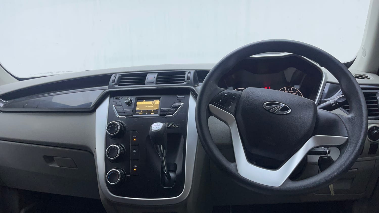 Used 2017 Mahindra KUV100 K6+ 5 STR Petrol Manual interior DASHBOARD VIEW