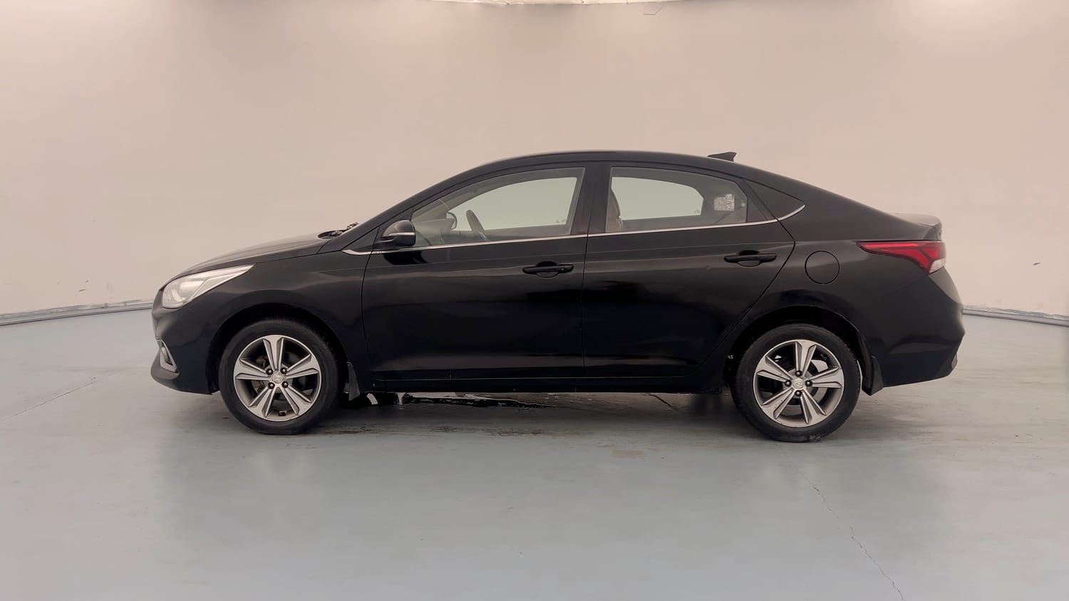 Used 2018 Hyundai Verna SX 1.6 VTVT Petrol Manual exterior LEFT SIDE VIEW