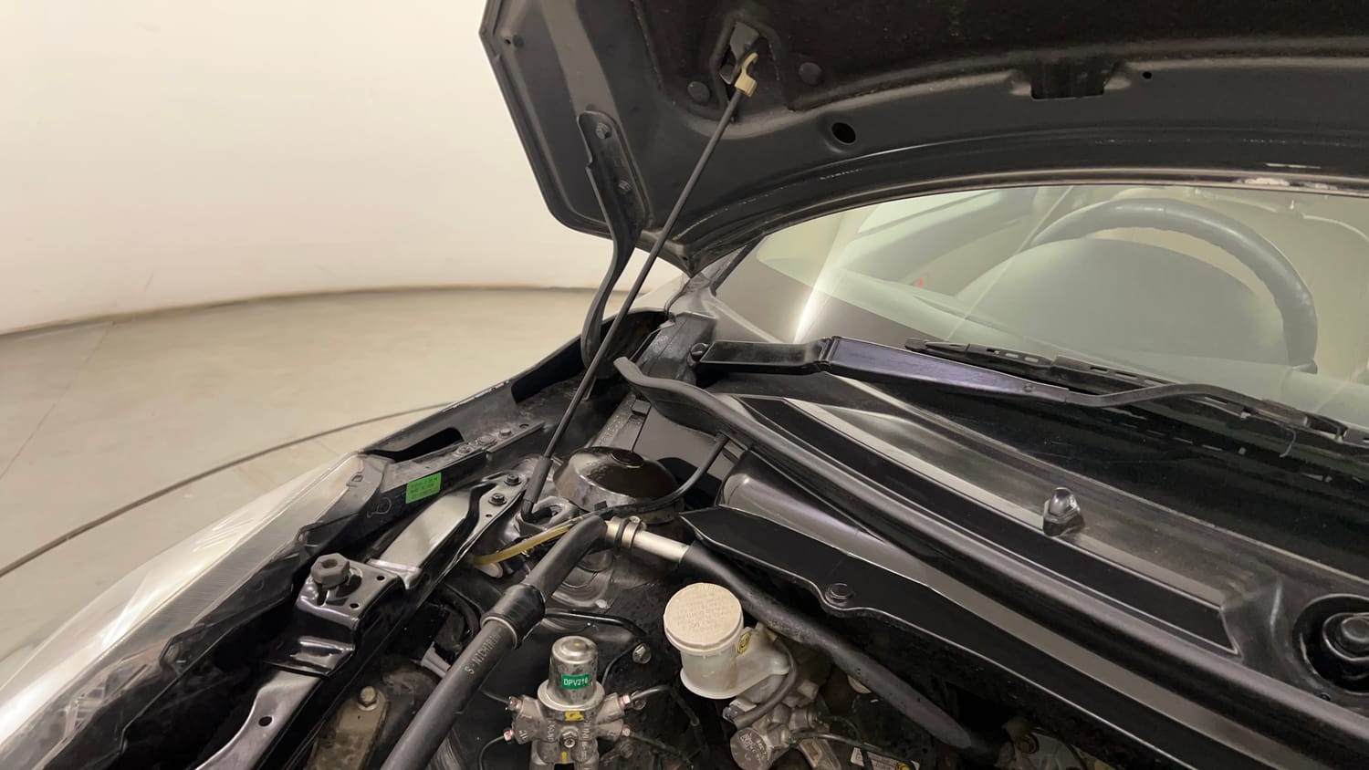 Used 2015 Maruti Suzuki Swift Dzire VXI Petrol Manual engine ENGINE RIGHT SIDE HINGE & APRON VIEW