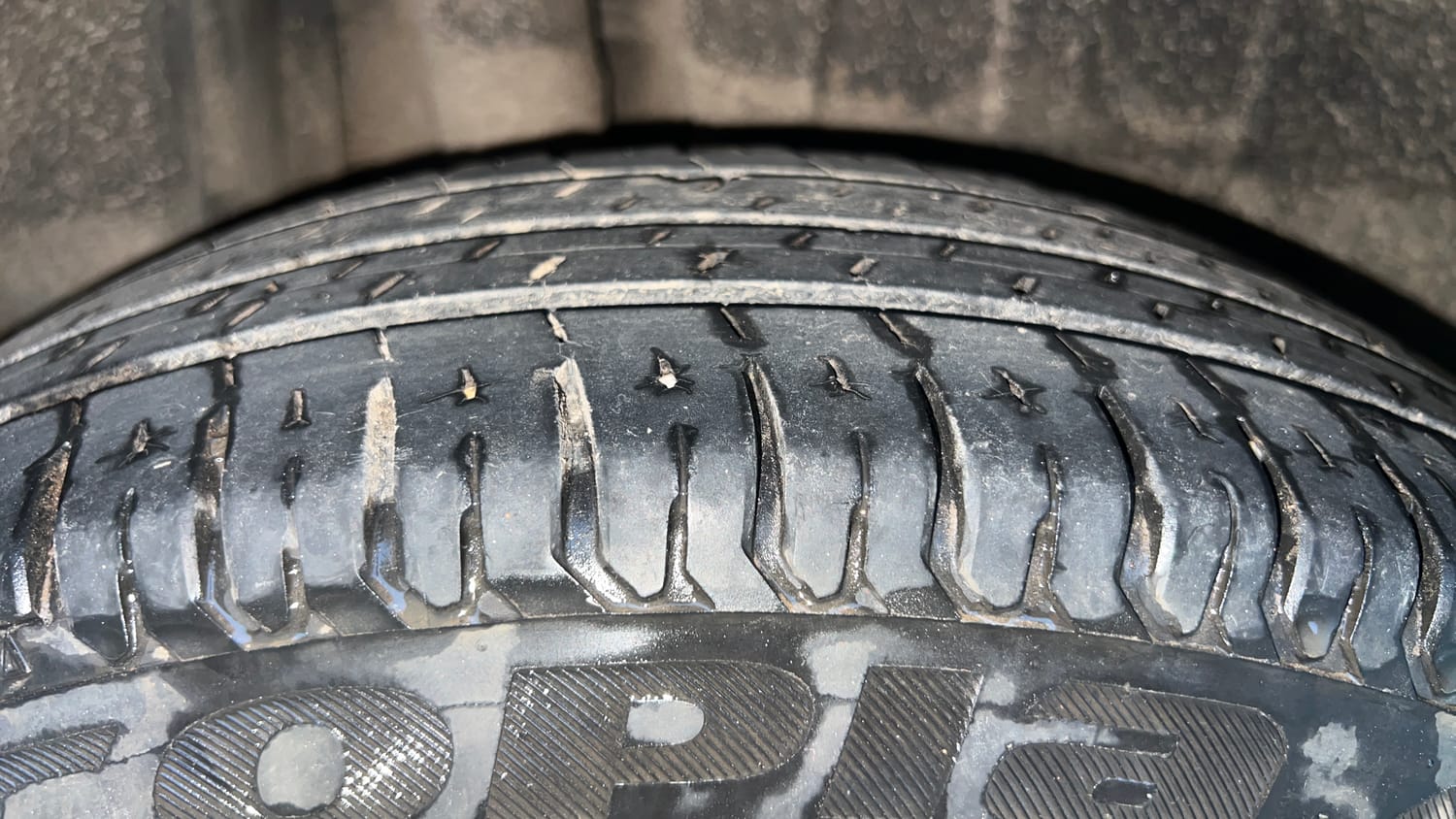 Used 2017 Maruti Suzuki Dzire VXi AMT Petrol Automatic tyres RIGHT REAR TYRE TREAD VIEW