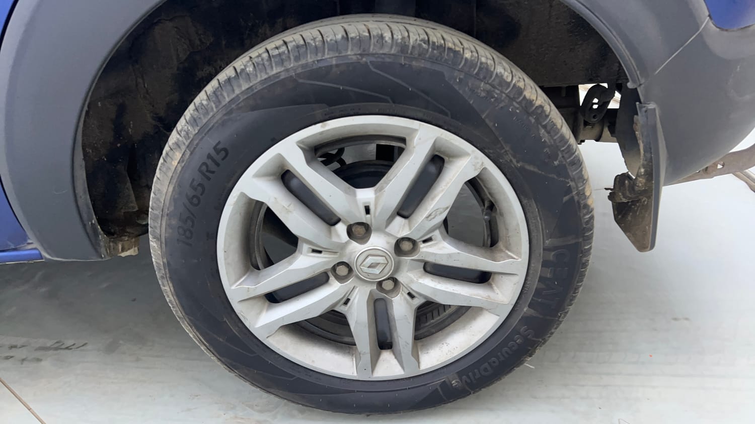 Used 2020 Renault Triber RXZ Petrol Manual tyres LEFT REAR TYRE RIM VIEW