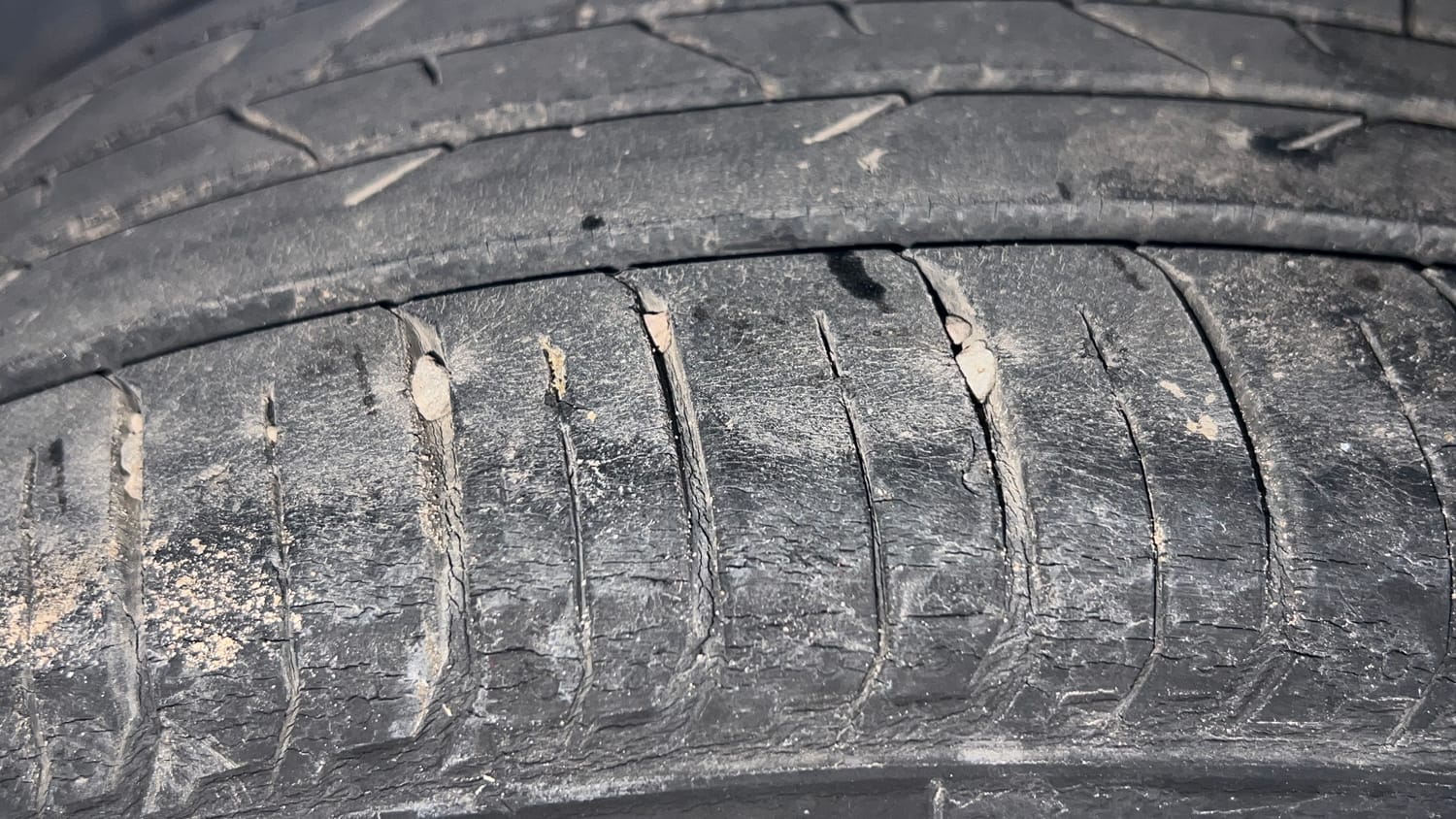 Used 2015 Maruti Suzuki Ciaz ZDi+ SHVS Diesel Manual tyres RIGHT REAR TYRE TREAD VIEW