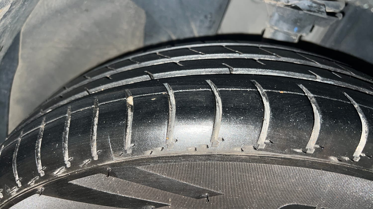 Used 2021 Renault Kwid CLIMBER 1.0 AMT Opt Petrol Automatic tyres RIGHT FRONT TYRE TREAD VIEW
