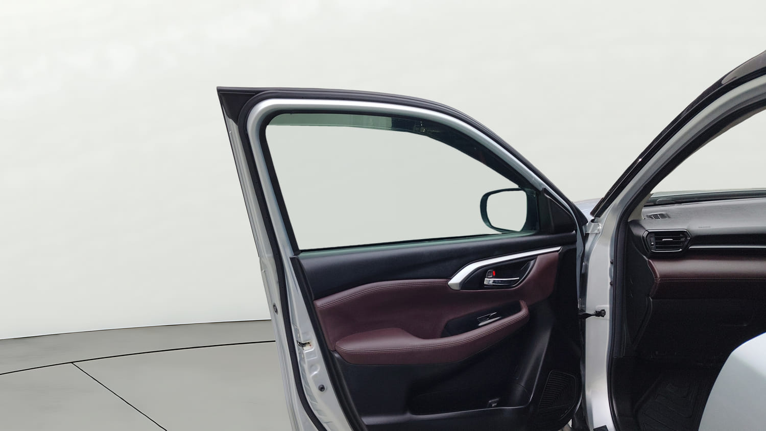 Used 2025 Maruti Suzuki Grand Vitara Alpha Smart Hybrid Petrol Manual interior LEFT FRONT DOOR OPEN VIEW