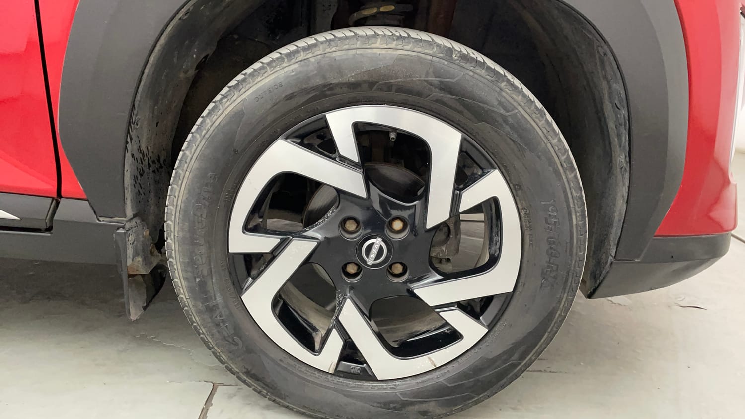 Used 2023 Nissan Magnite XV Petrol Manual tyres RIGHT FRONT TYRE RIM VIEW