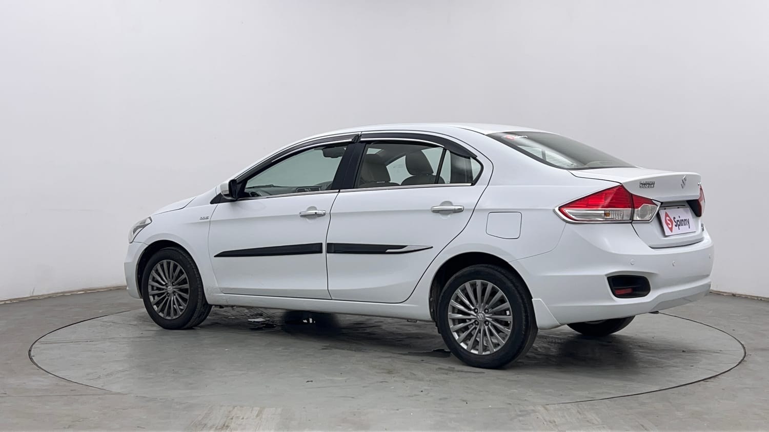 Used 2015 Maruti Suzuki Ciaz ZDi+ SHVS Diesel Manual exterior LEFT REAR CORNER VIEW