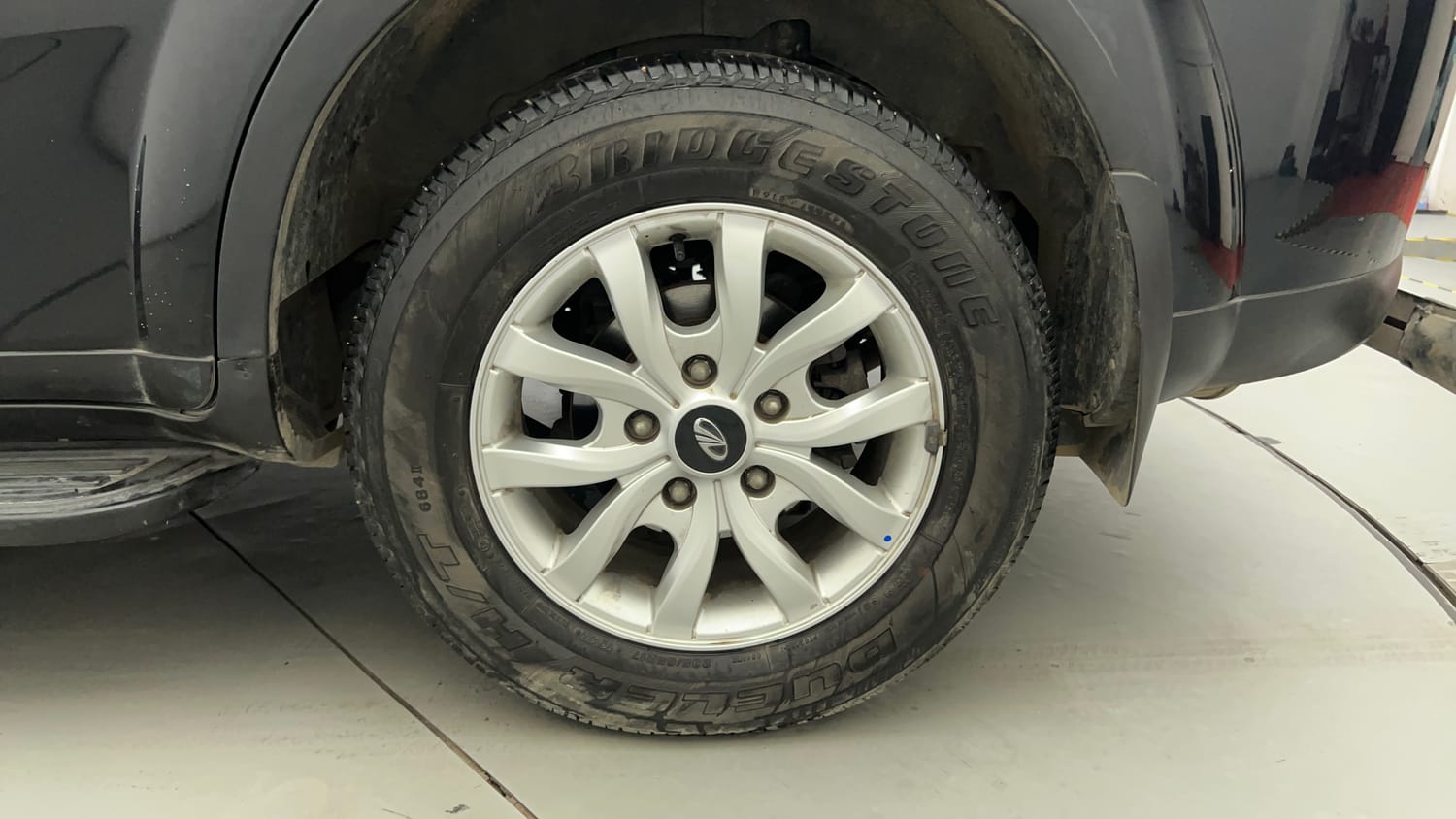 Used 2021 Mahindra XUV500 W9 Diesel Manual tyres LEFT REAR TYRE RIM VIEW