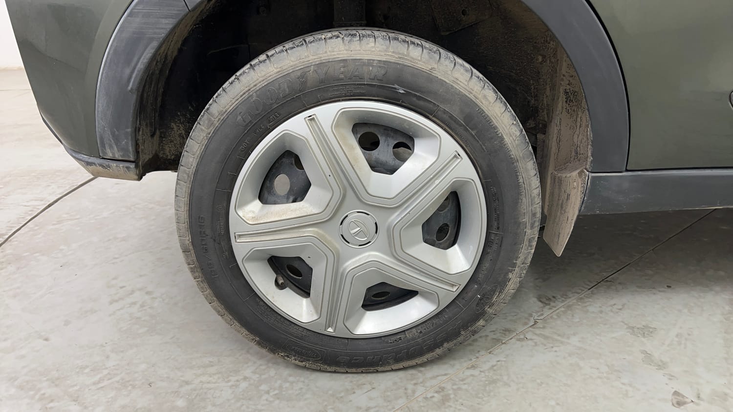Used 2022 Tata Nexon XM Petrol Manual tyres RIGHT REAR TYRE RIM VIEW