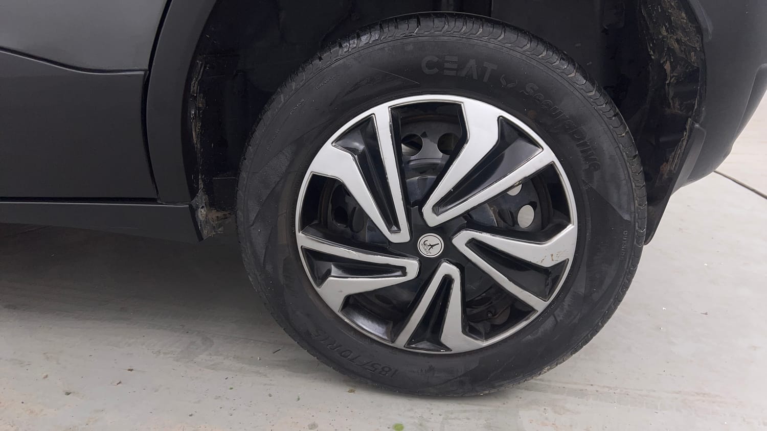 Used 2023 Tata Punch Pure MT Petrol Manual tyres LEFT REAR TYRE RIM VIEW