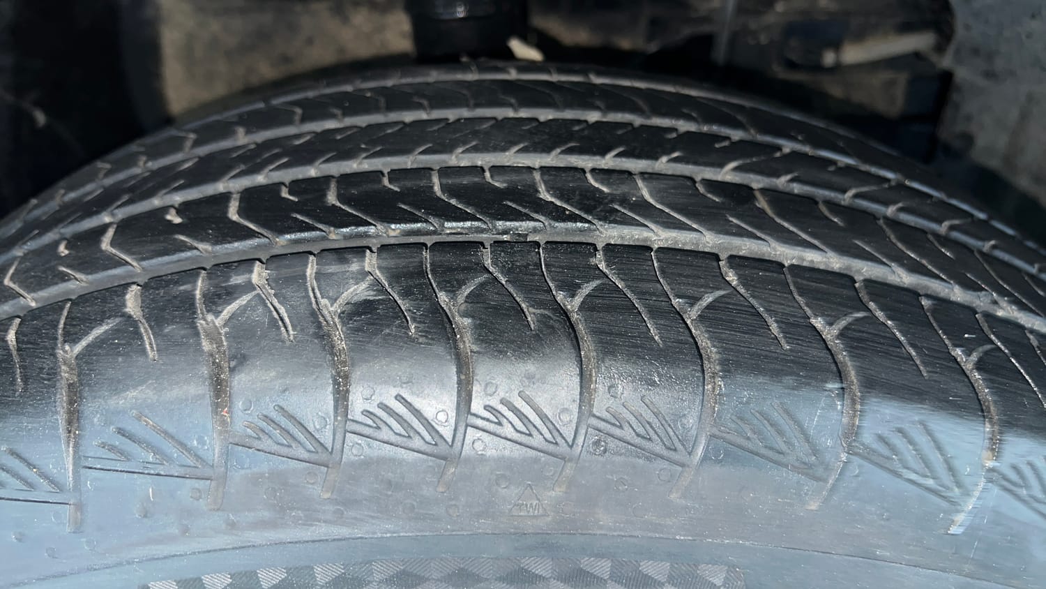 Used 2024 Toyota Urban Cruiser Hyryder V Hybrid Hybrid Automatic tyres RIGHT FRONT TYRE TREAD VIEW
