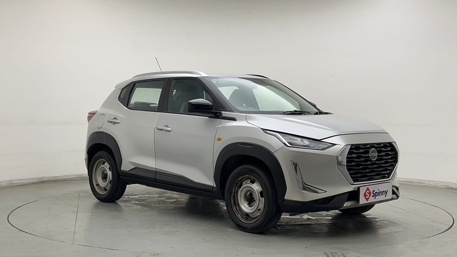 Used 2021 Nissan Magnite XE Petrol Manual exterior RIGHT FRONT CORNER VIEW
