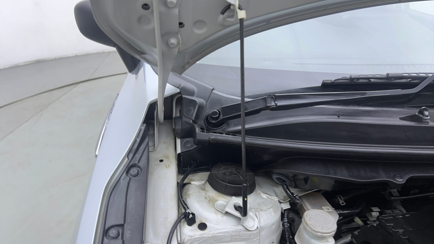 Used 2024 Toyota Glanza E Petrol Manual engine ENGINE RIGHT SIDE HINGE & APRON VIEW