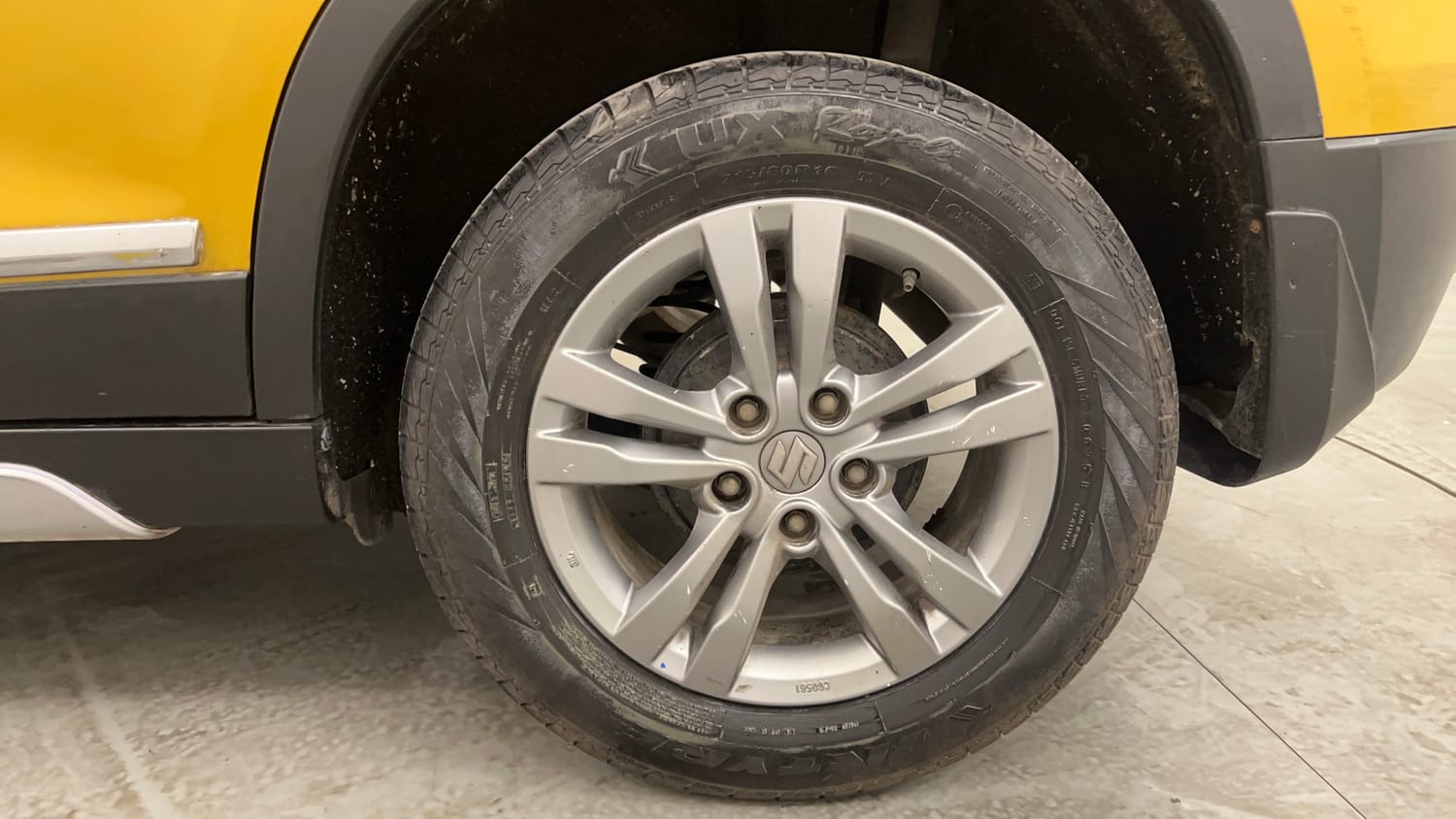 Used 2017 Maruti Suzuki Vitara Brezza ZDi+ Dual Tone Diesel Manual tyres LEFT REAR TYRE RIM VIEW