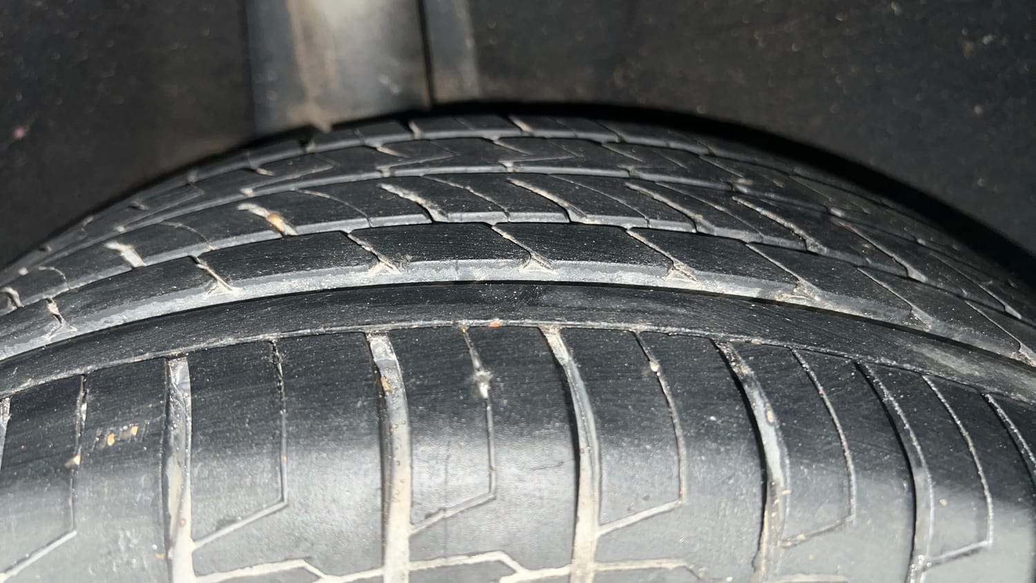 Used 2020 Maruti Suzuki Baleno Alpha Petrol Manual tyres RIGHT REAR TYRE TREAD VIEW