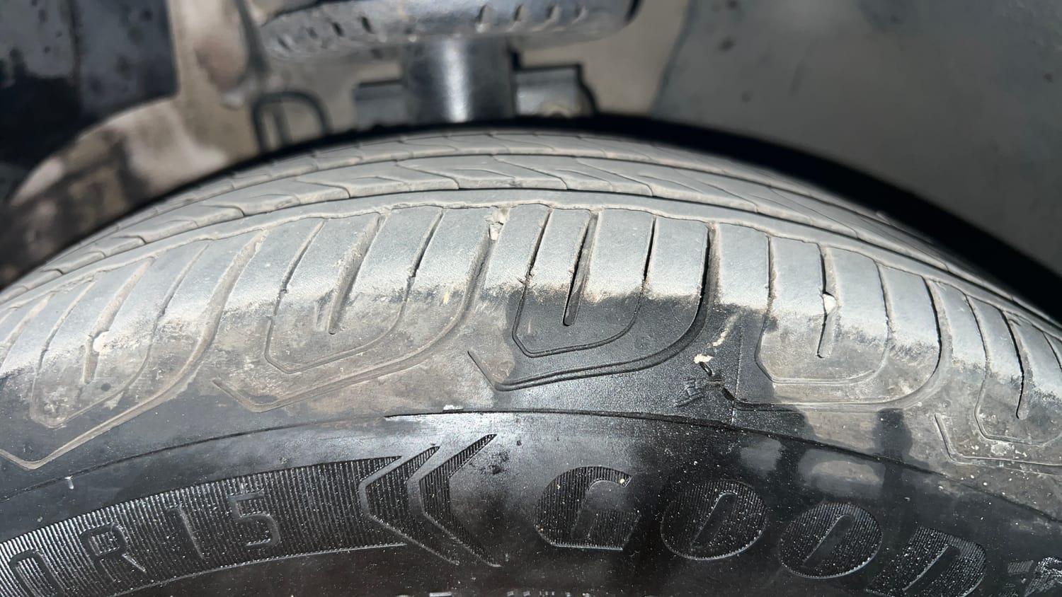Used 2018 Volkswagen Vento Highline 1.6 (P) Petrol Manual tyres RIGHT FRONT TYRE TREAD VIEW