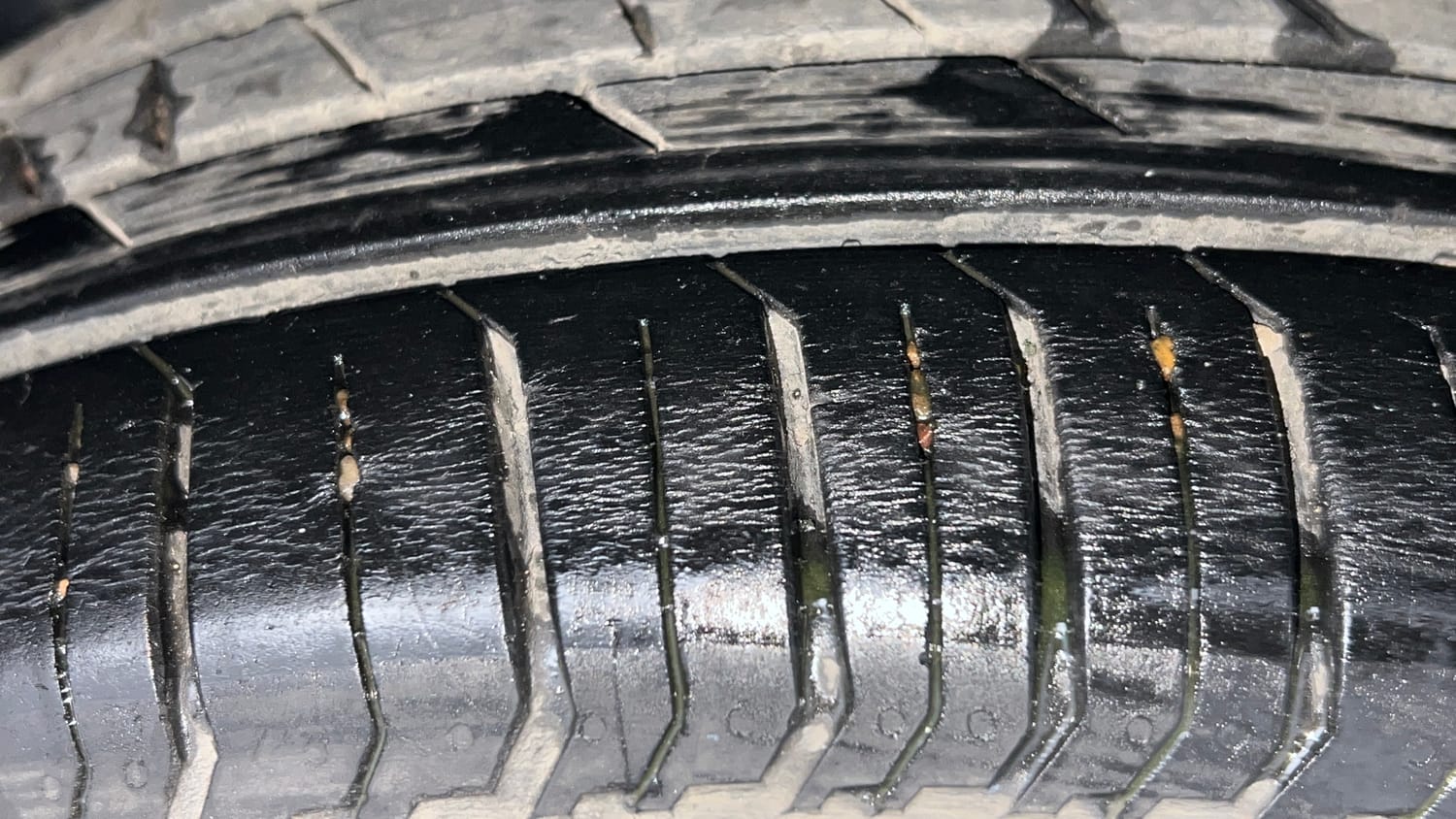 Used 2023 Tata Punch Pure MT Petrol Manual tyres RIGHT FRONT TYRE TREAD VIEW