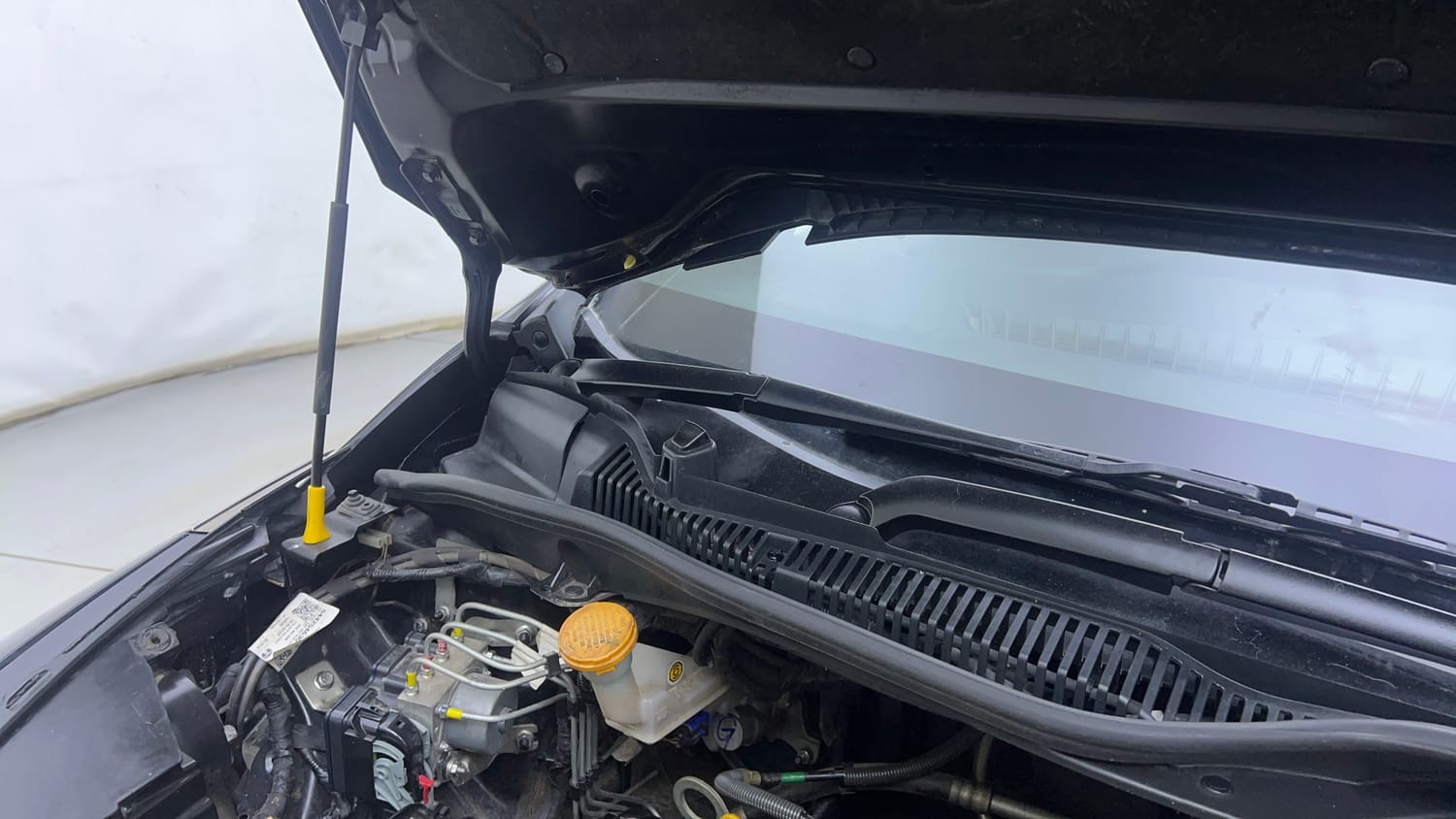 Used 2022 Tata Altroz XZ Plus Petrol Dark Edition Petrol Manual engine ENGINE RIGHT SIDE HINGE & APRON VIEW