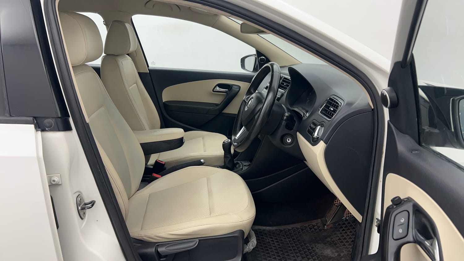 Used 2018 Skoda Rapid Style 1.6 MPI Petrol Manual interior RIGHT SIDE FRONT DOOR CABIN VIEW