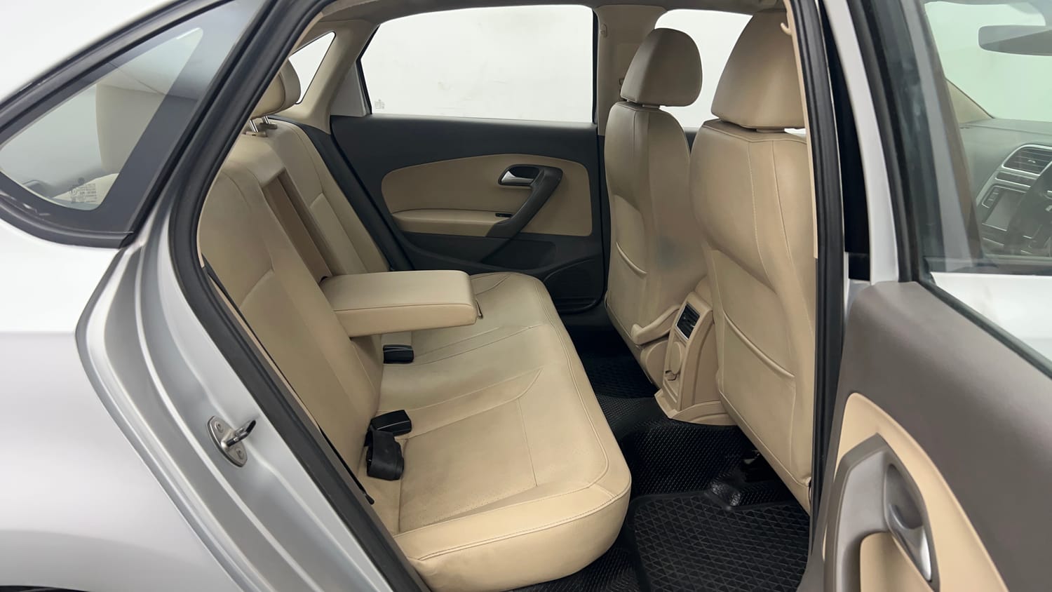 Used 2018 Volkswagen Vento Highline 1.6 (P) Petrol Manual interior RIGHT SIDE REAR DOOR CABIN VIEW