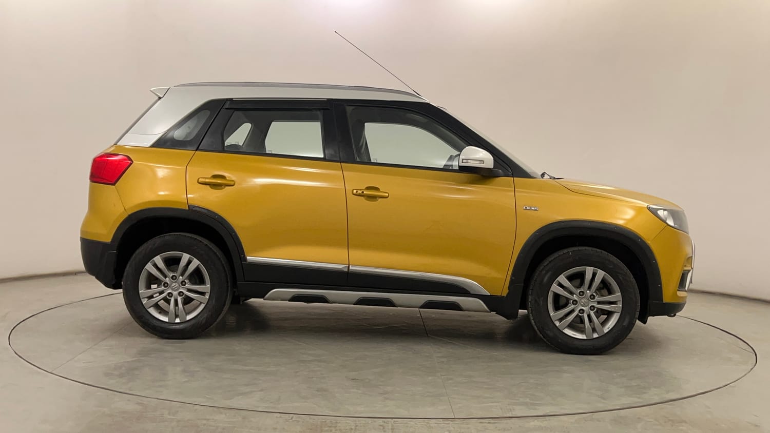 Used 2017 Maruti Suzuki Vitara Brezza ZDi+ Dual Tone Diesel Manual exterior RIGHT SIDE VIEW