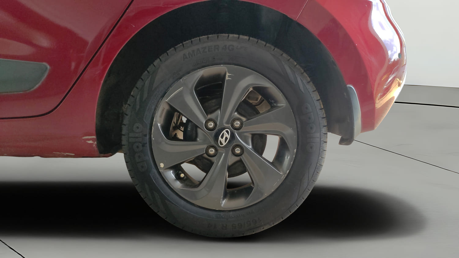 Used 2018 Hyundai Grand i10 Sportz 1.2 Kappa VTVT Dual Tone Petrol Manual tyres LEFT REAR TYRE RIM VIEW