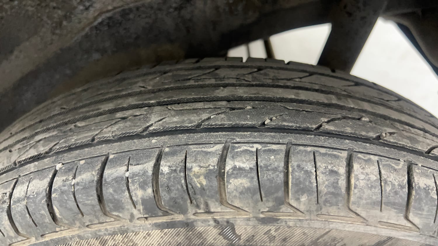 Used 2012 Maruti Suzuki Wagon R LXi Petrol Manual tyres LEFT REAR TYRE TREAD VIEW
