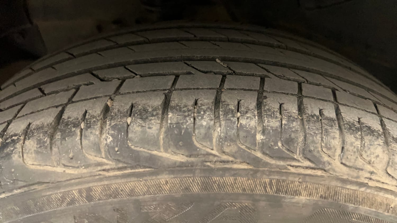Used 2022 Tata Nexon XZA Plus (HS) Dark Edition Petrol Automatic tyres RIGHT REAR TYRE TREAD VIEW