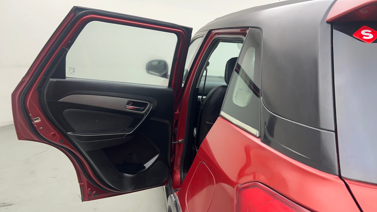 Used 2018 Maruti Suzuki Vitara Brezza [2016-2020] VDi Diesel Manual interior LEFT REAR DOOR OPEN VIEW
