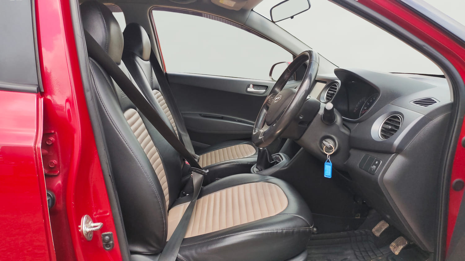 Used 2018 Hyundai Grand i10 Sportz 1.2 Kappa VTVT Dual Tone Petrol Manual interior RIGHT SIDE FRONT DOOR CABIN VIEW